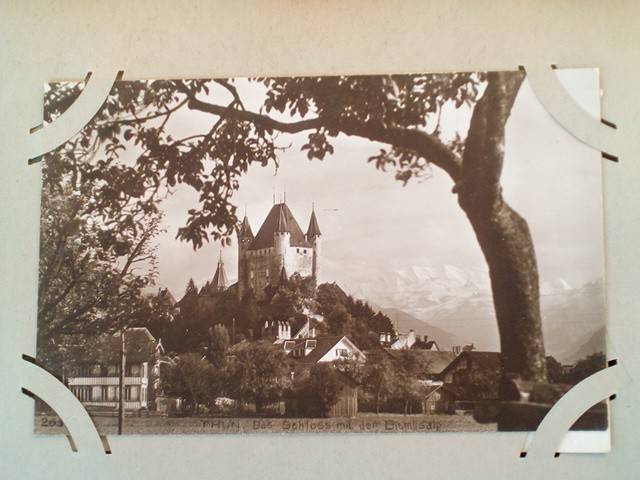 /Switzerland/CH_Place_1900-1949_Oberhofen mit der Bluemlisalp und dem Stockhorn.jpg